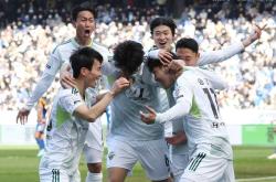 关于皇马今日表现抢眼，泰山整场无解，教练赛后亲自拥抱的信息